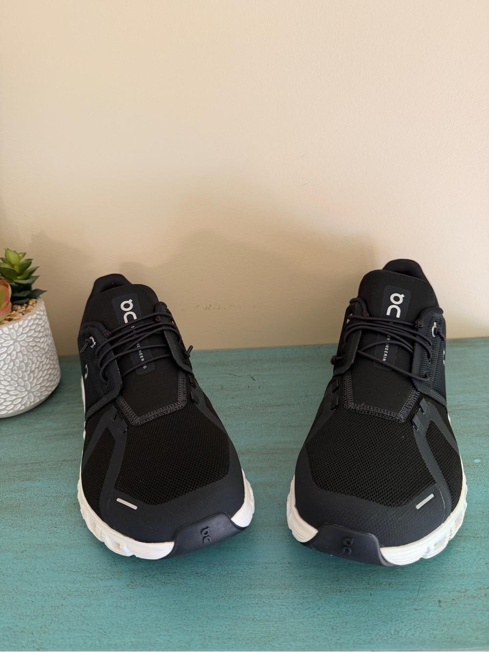 On Running Cloud Men's 10.5 Wide 2E Black / White - Brand New In Box